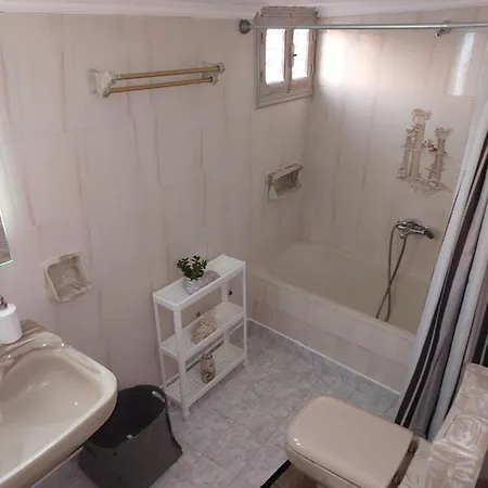 Annas House 펜션 시미