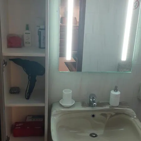 펜션 Annas House 시미