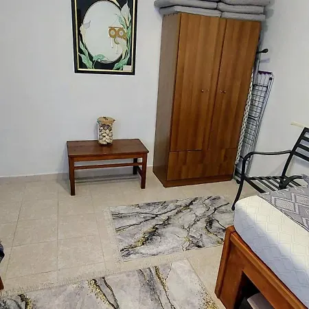 Annas House 펜션 시미